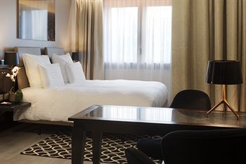 AC Hotel Paris Porte Maillot in Paris